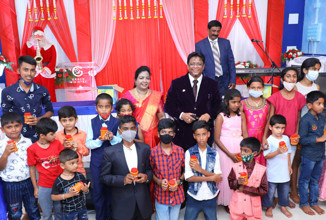 Grace Ministry Celebrates Christmas 2021 with Pomp and Grandeur on 17th Friday, December at its Prayer centre in Valachil, Mangalore. Hundreds gathered at the program and celebrated Xmas with Bro Andrew Richard and family.  